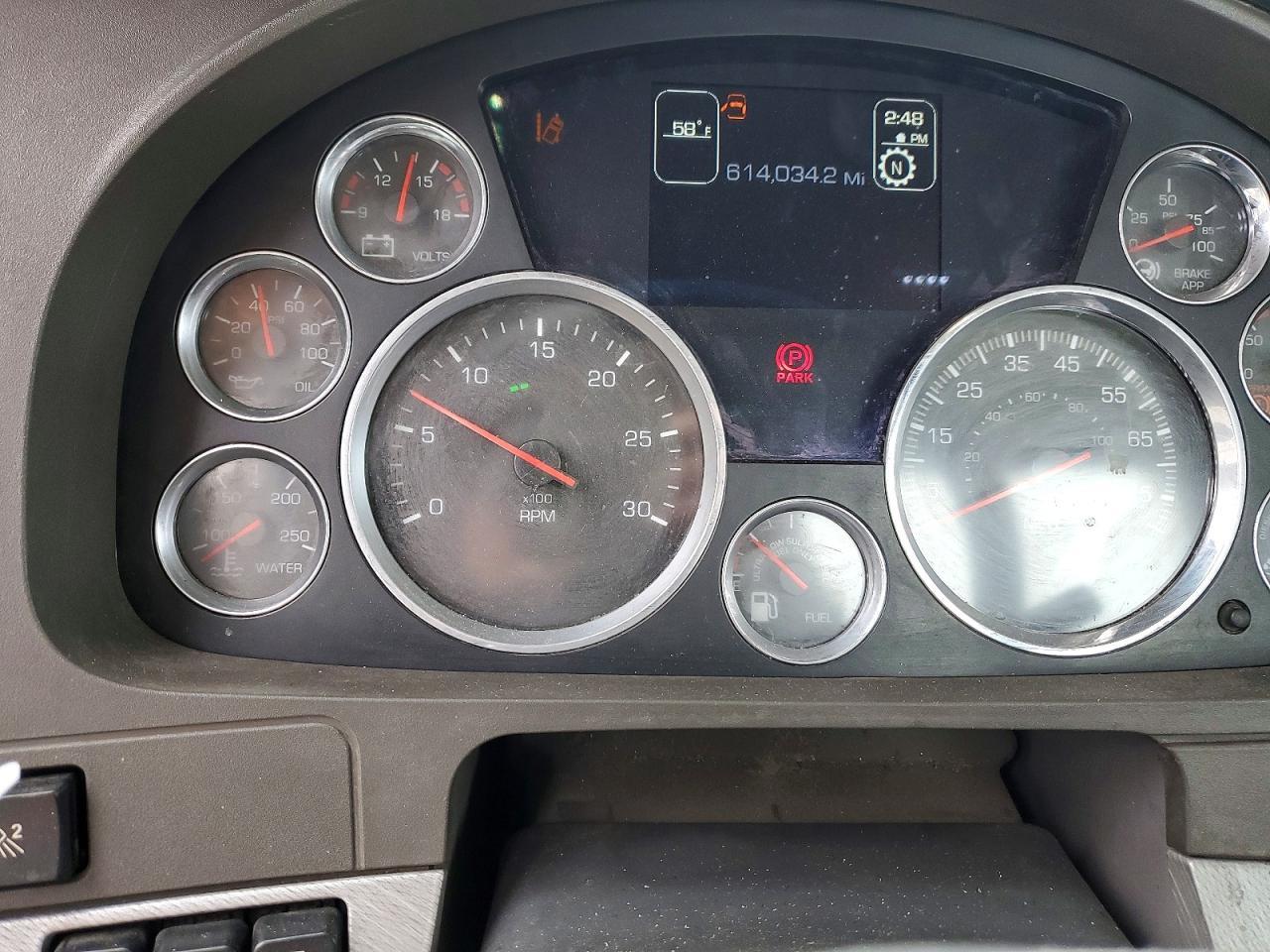 2016 Kenworth T680 Semi Truck