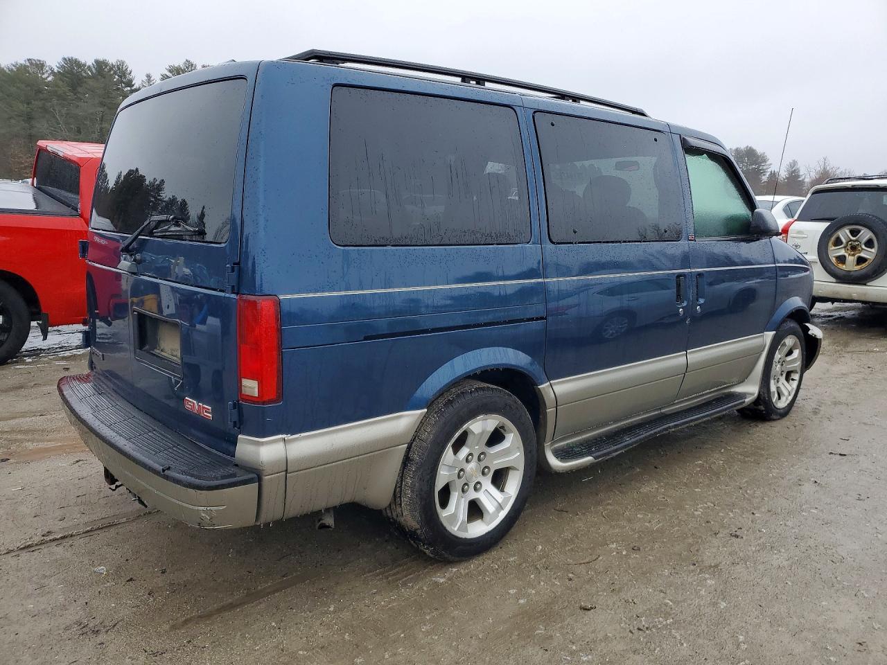 2005 GMC Safari xt