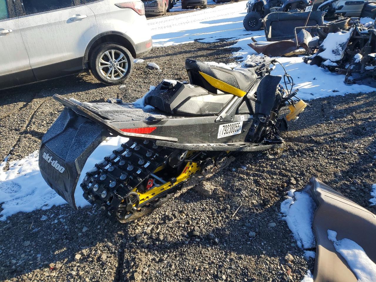 2024 Skidoo 2024 SKI-DOO Snowmobile
