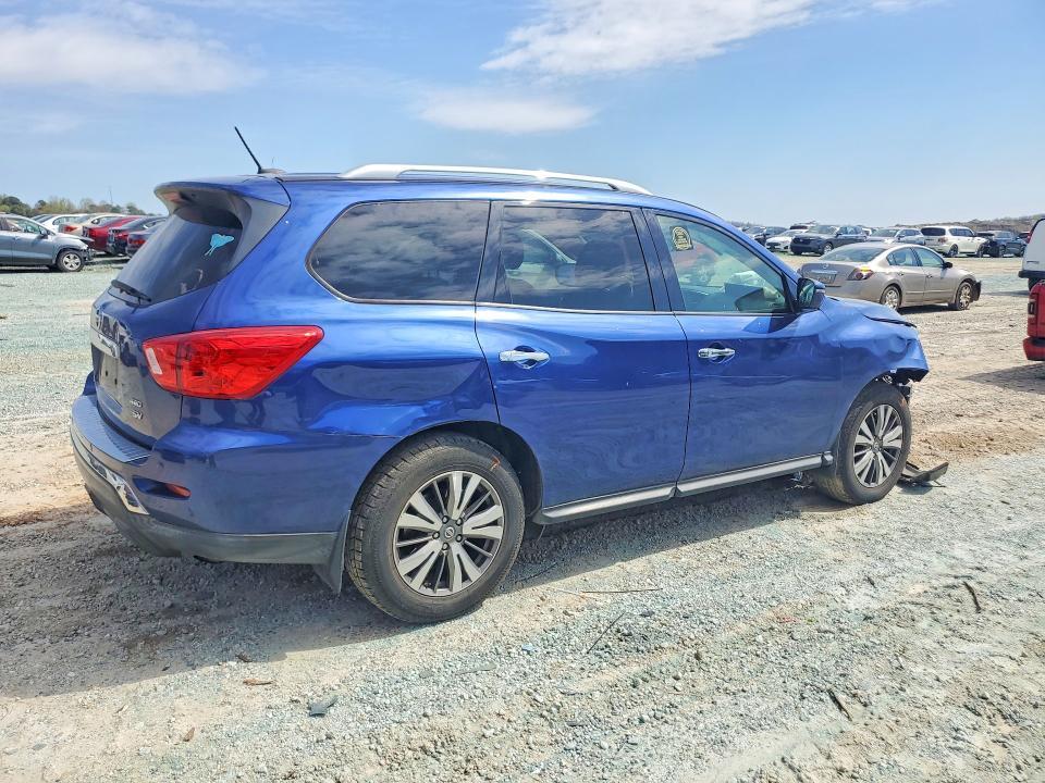 2018 Nissan Pathfinder sv