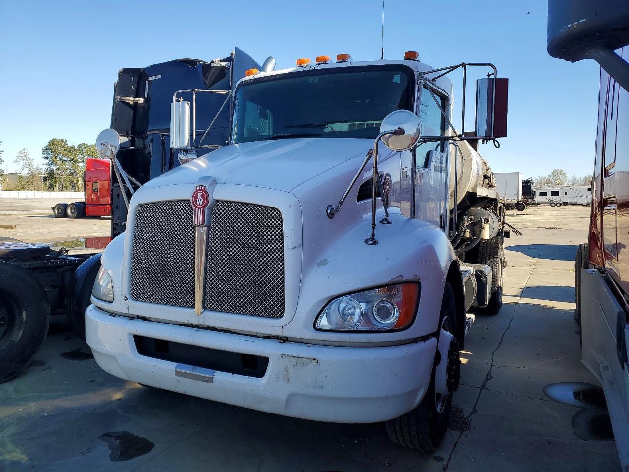 2017 Kenworth Construction T270