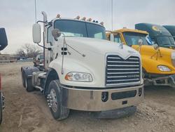 2015 Mack CXU613 Semi Truck en venta en Des Moines, IA