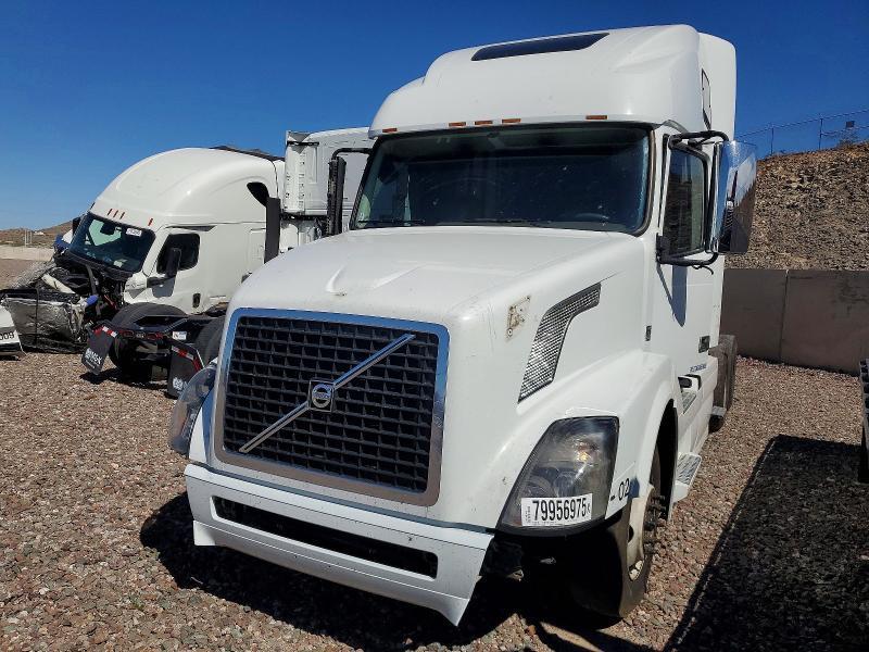 2014 Volvo VNL Semi Truck