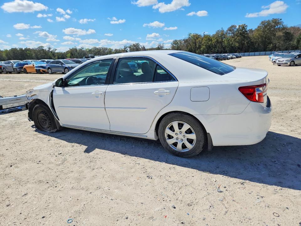 2014 Toyota Camry le