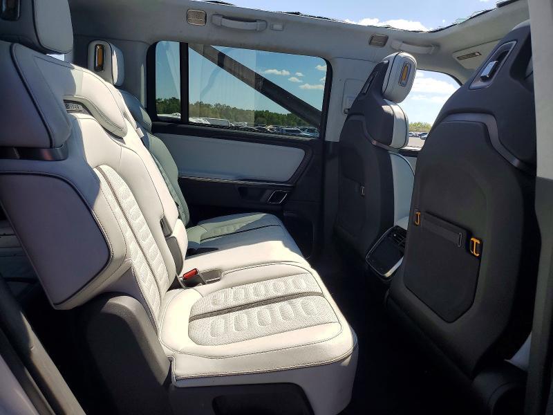 2023 Rivian R1S Adventure