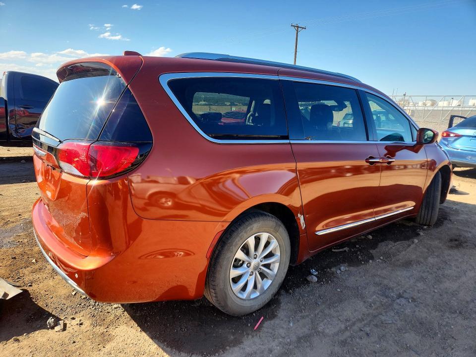 2018 Chrysler Pacifica Touring l