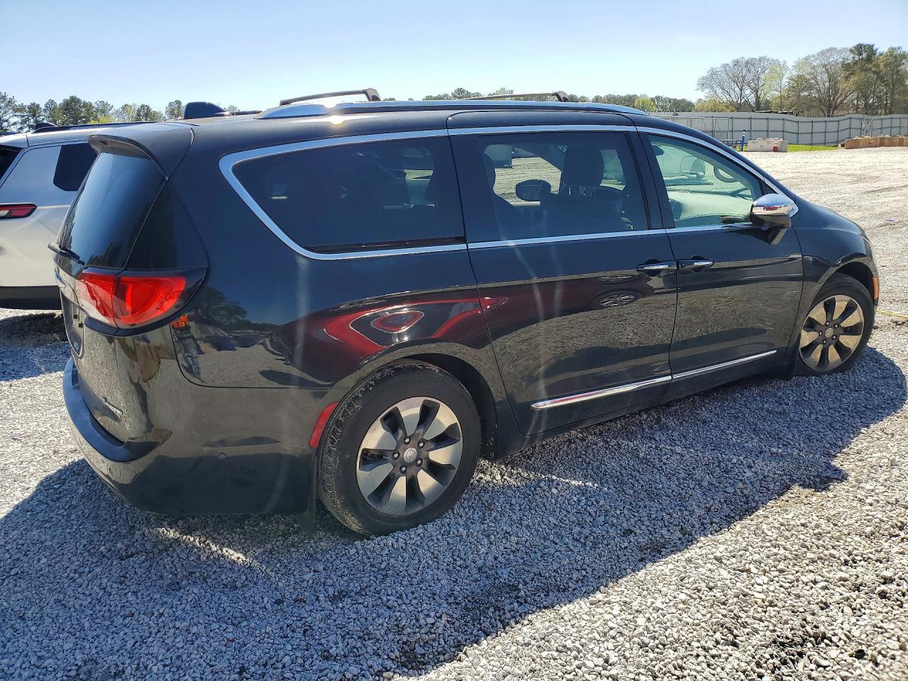 2018 Chrysler Pacifica Hybrid Limited