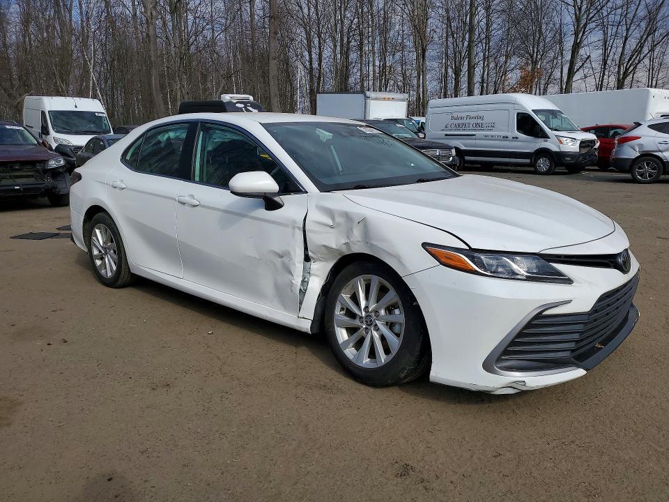 2024 Toyota Camry le