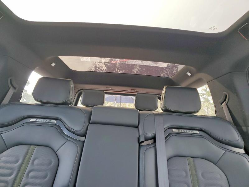 2025 Rivian R1S Adventure