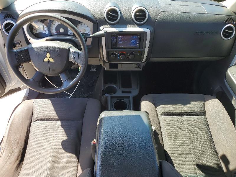 2009 Mitsubishi Raider LS