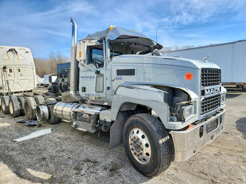 2020 Mack Pinnacle Semi Truck