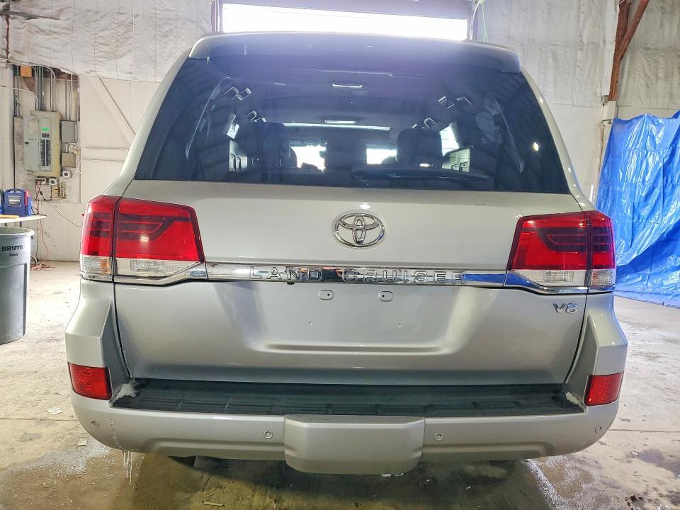 2016 Toyota Land Cruiser Base