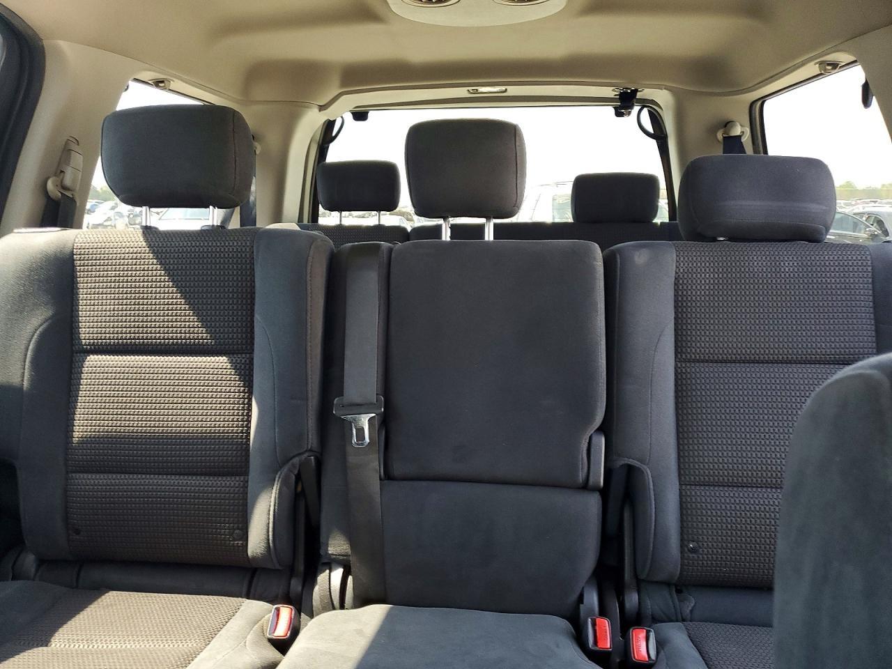 2011 Nissan Armada sv