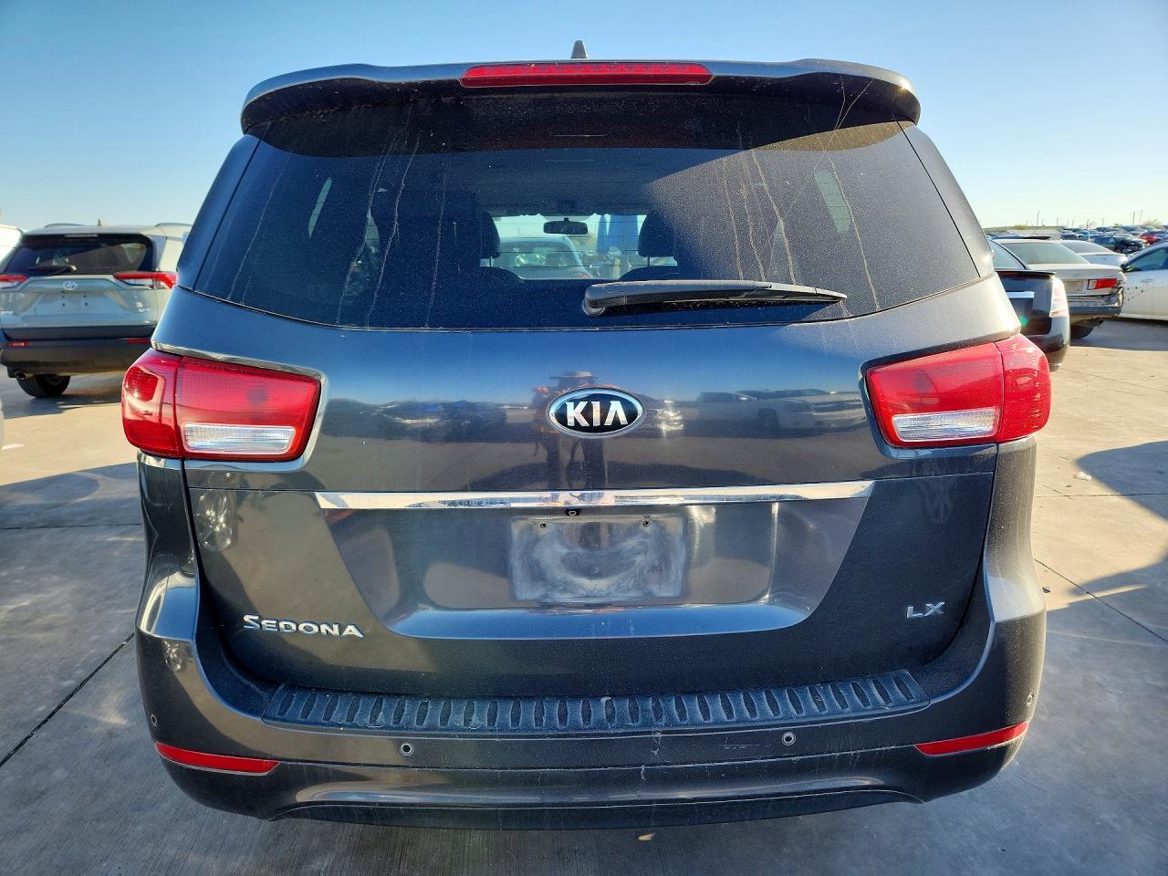 2017 KIA Sedona lx
