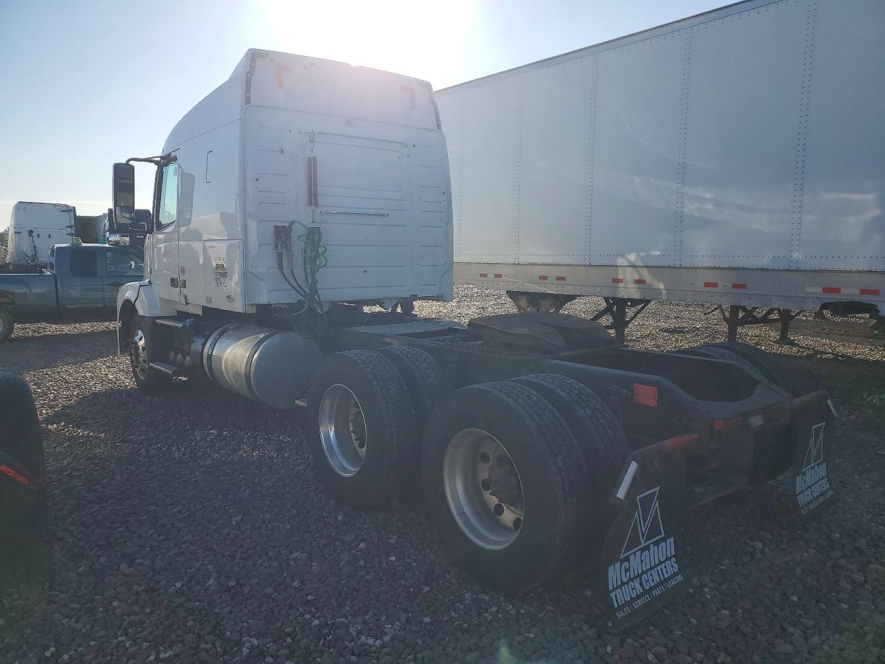2016 Volvo VNL Semi Truck