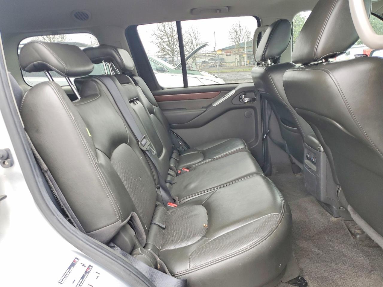 2011 Nissan Pathfinder s