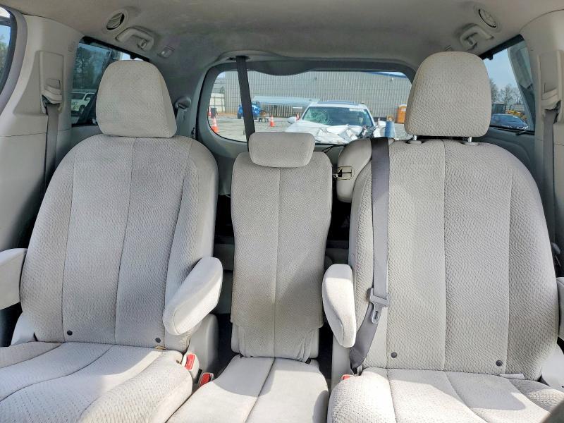 2011 Toyota Sienna le 8-passenger
