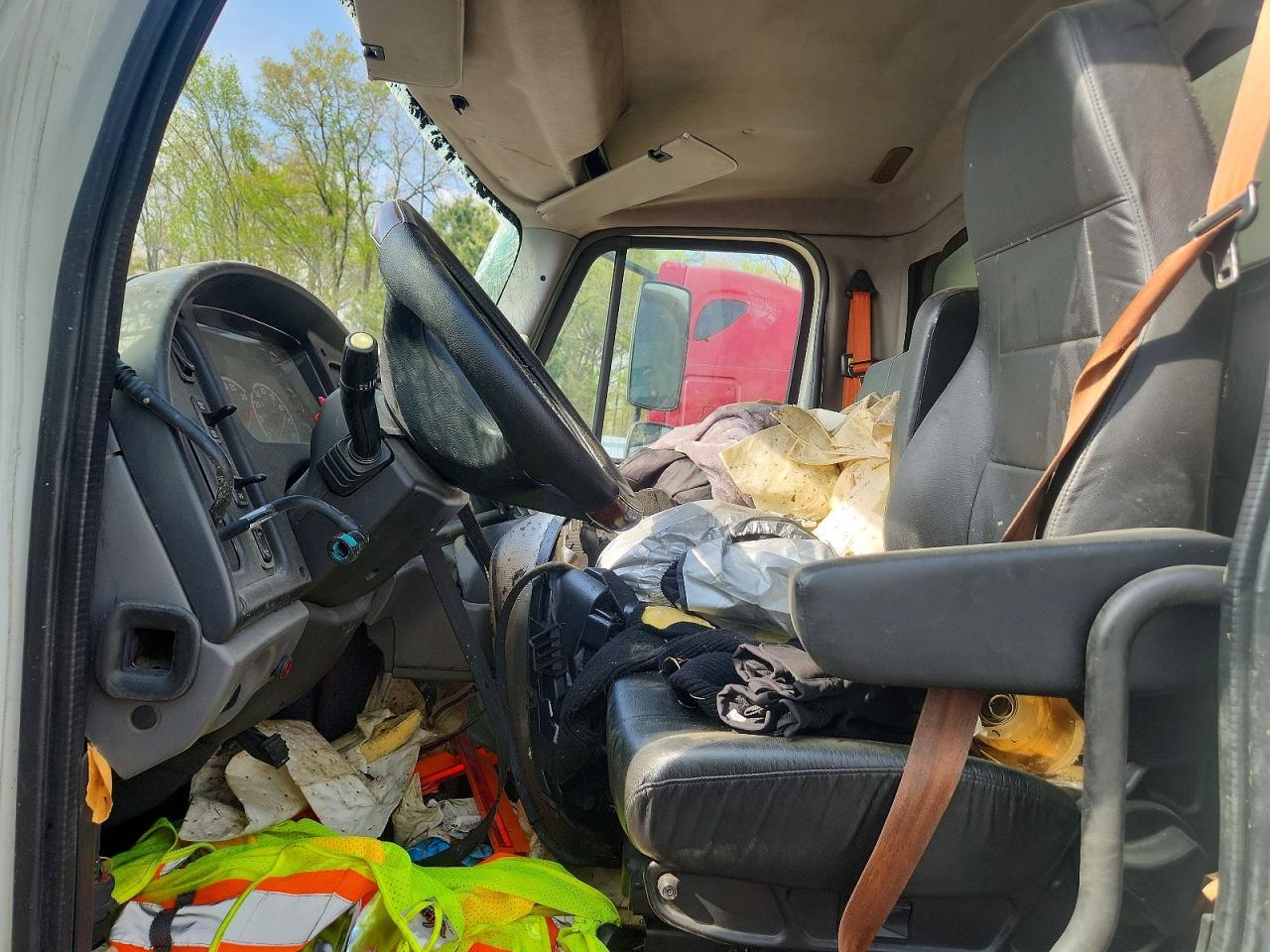 2013 Freigliner 2013 Freightliner Business Class M2 BOX Truck