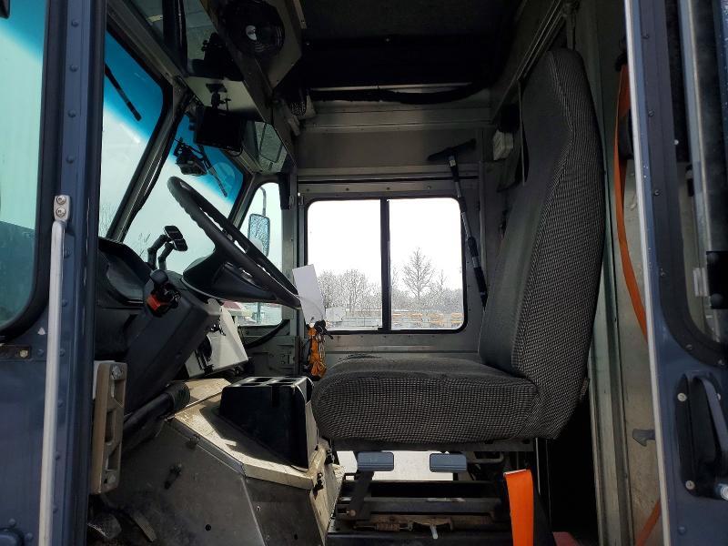 2020 Freightliner MT45G Chassis Delivery Truck