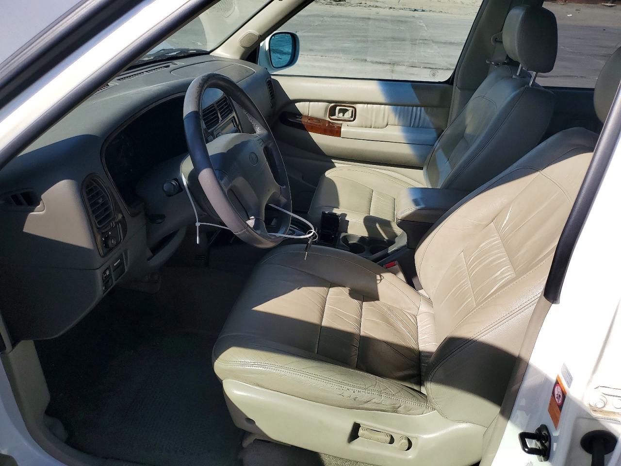 2000 Infiniti QX4 Base
