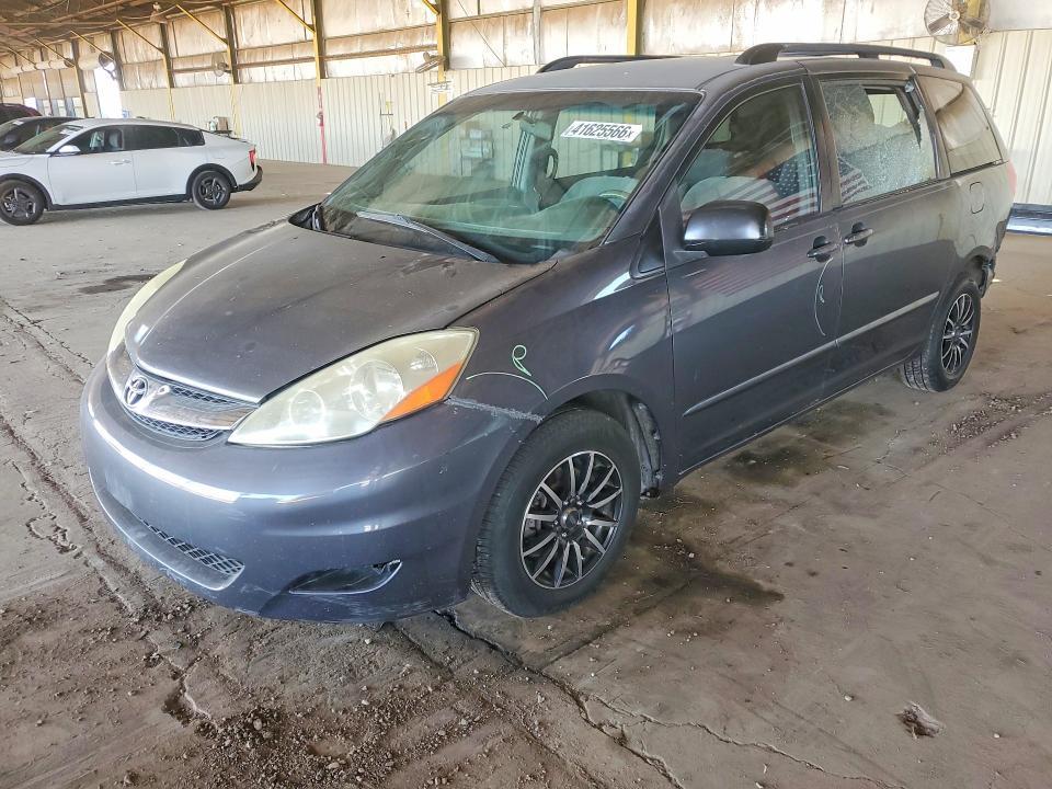 2010 Toyota Sienna ce 7-passenger