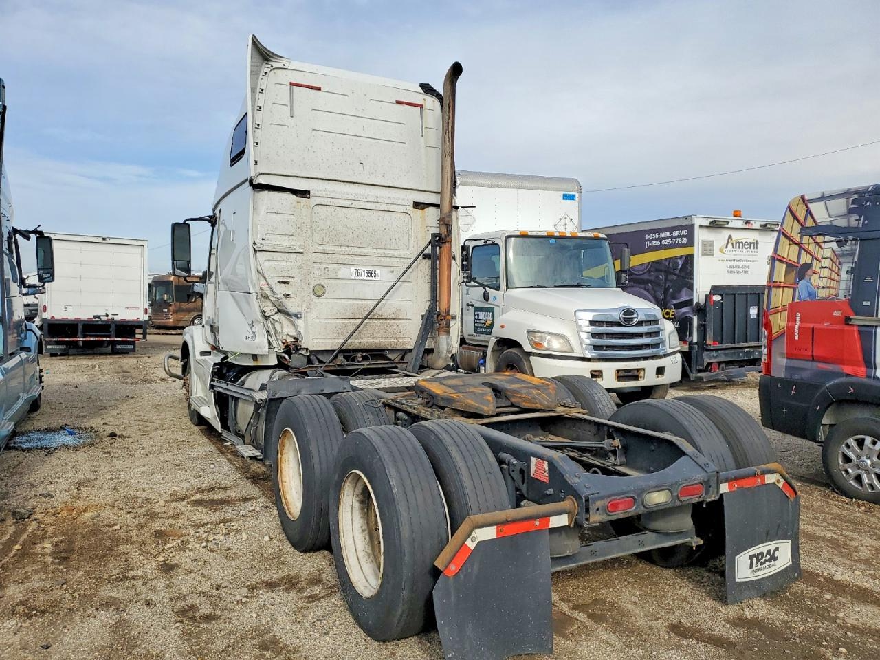 2014 Volvo VNL Semi Truck