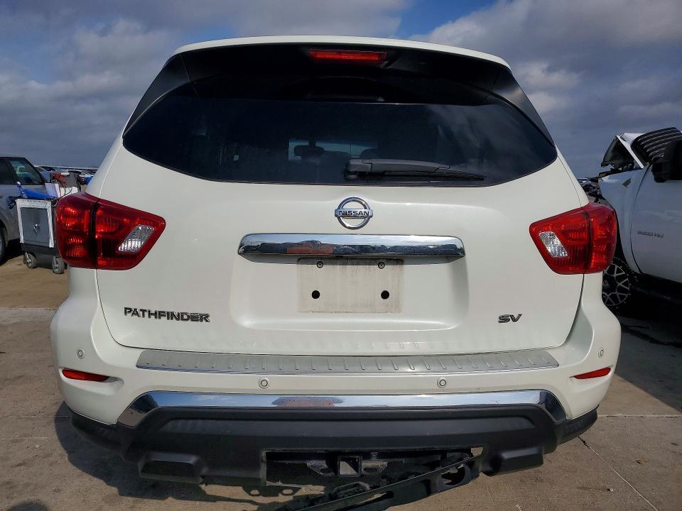 2017 Nissan Pathfinder sv