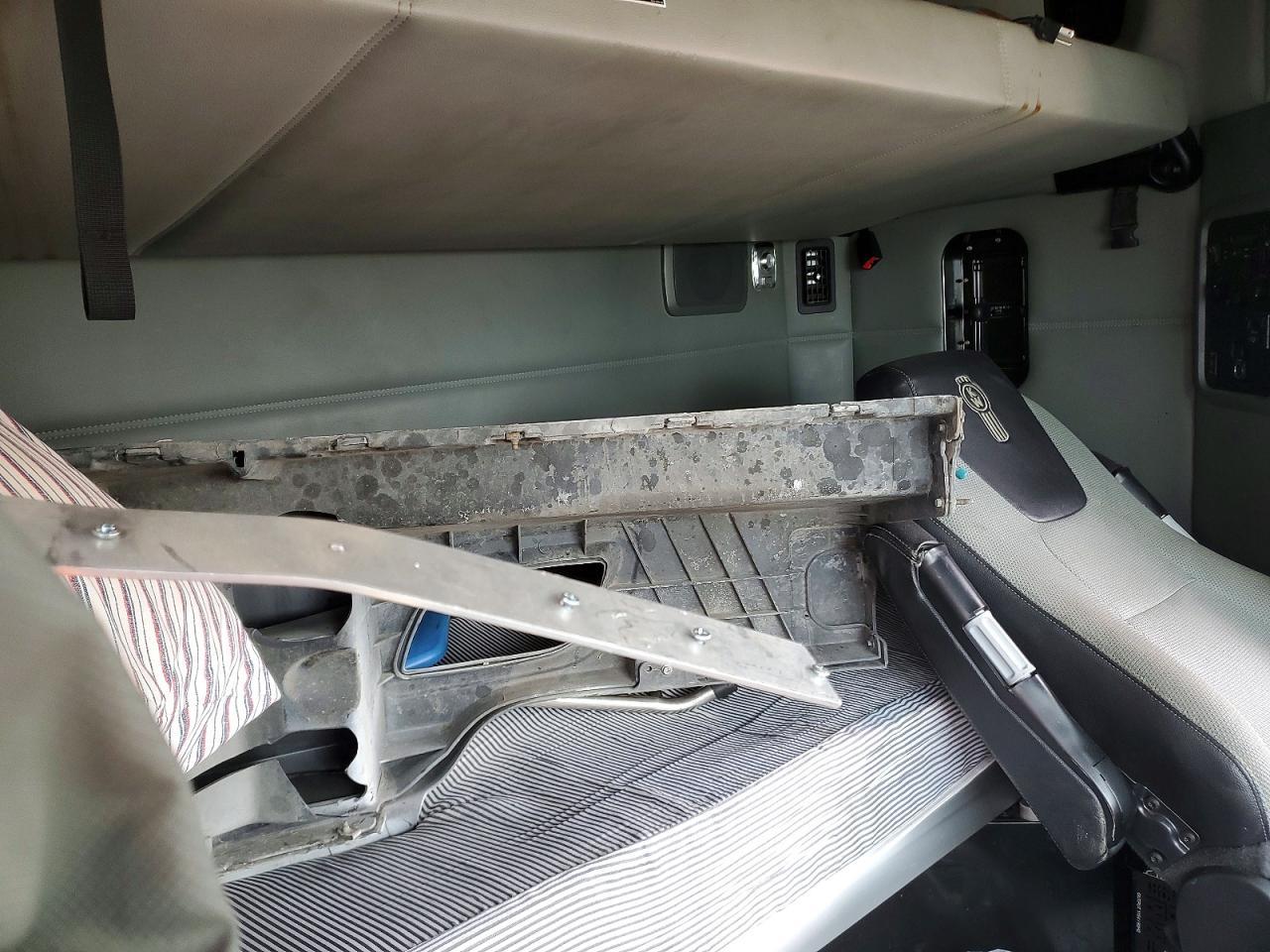 2021 Kenworth T680 Semi Truck