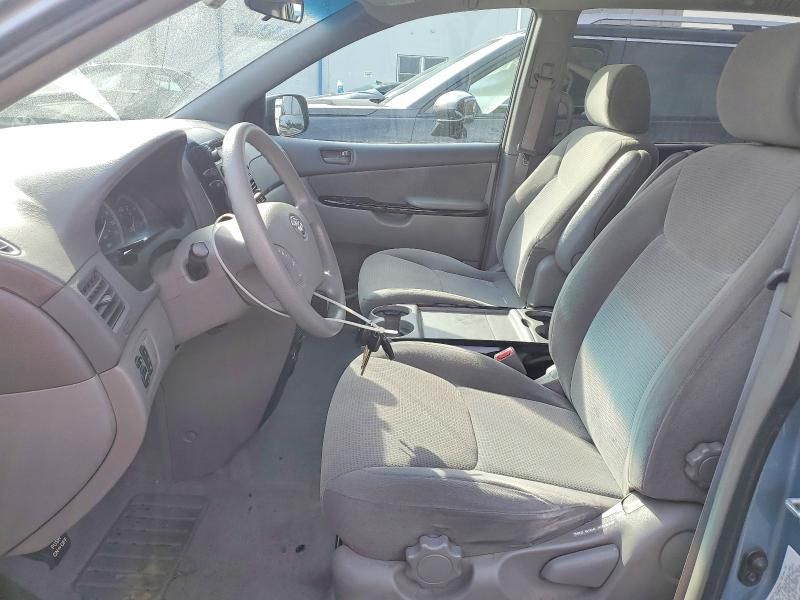2004 Toyota Sienna le 7 Passenger
