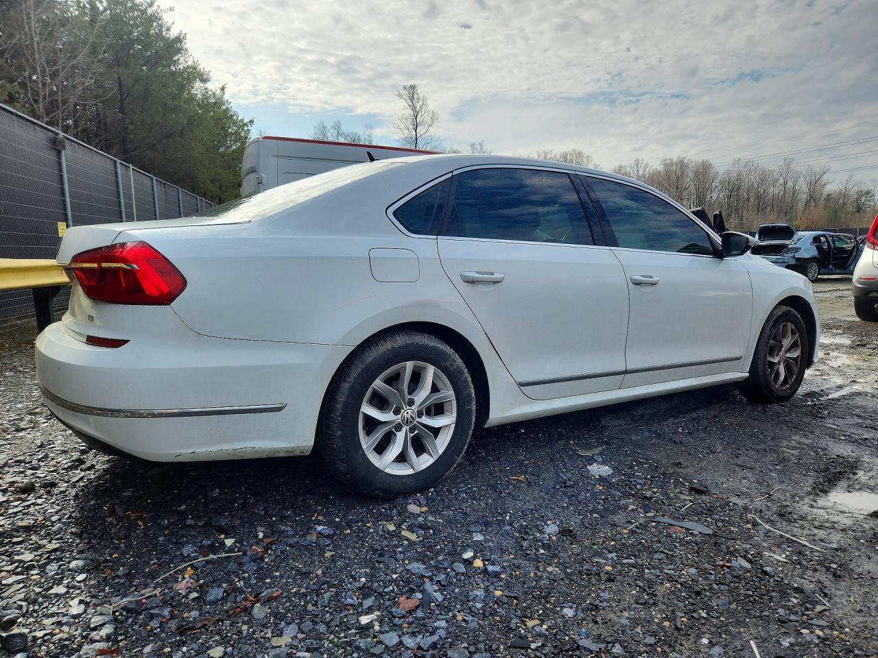 2016 Volkswagen Passat s