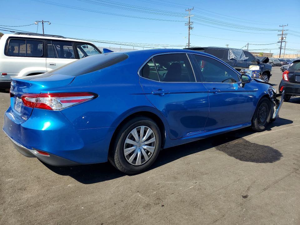 2020 Toyota Camry Hybrid le