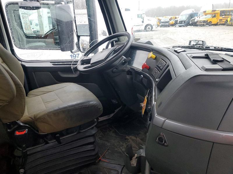 2019 Volvo VNR Semi Truck