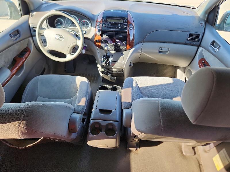 2004 Toyota Sienna xle 7 Passenger
