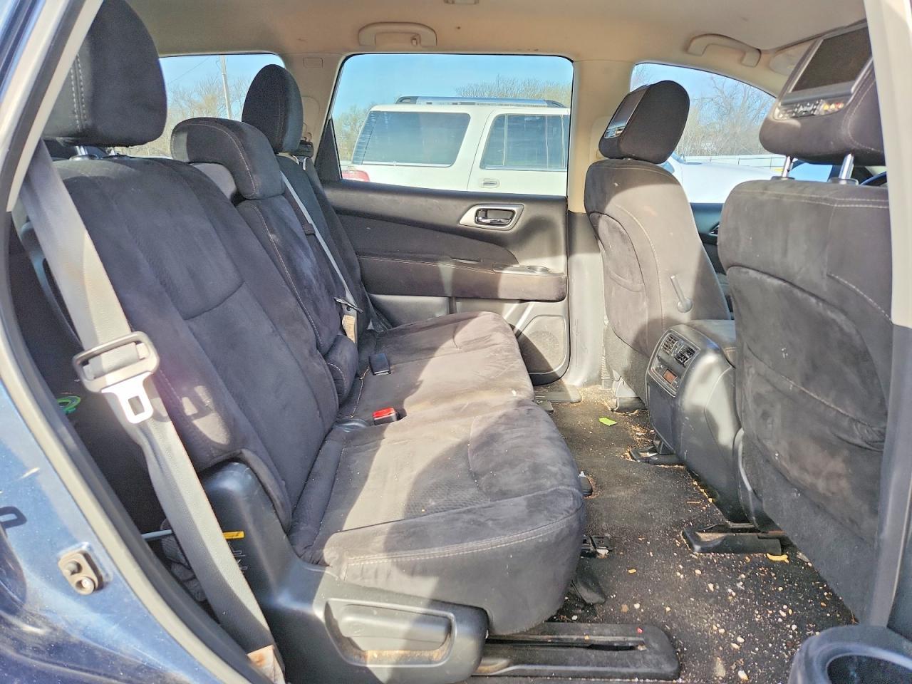 2015 Nissan Pathfinder sv