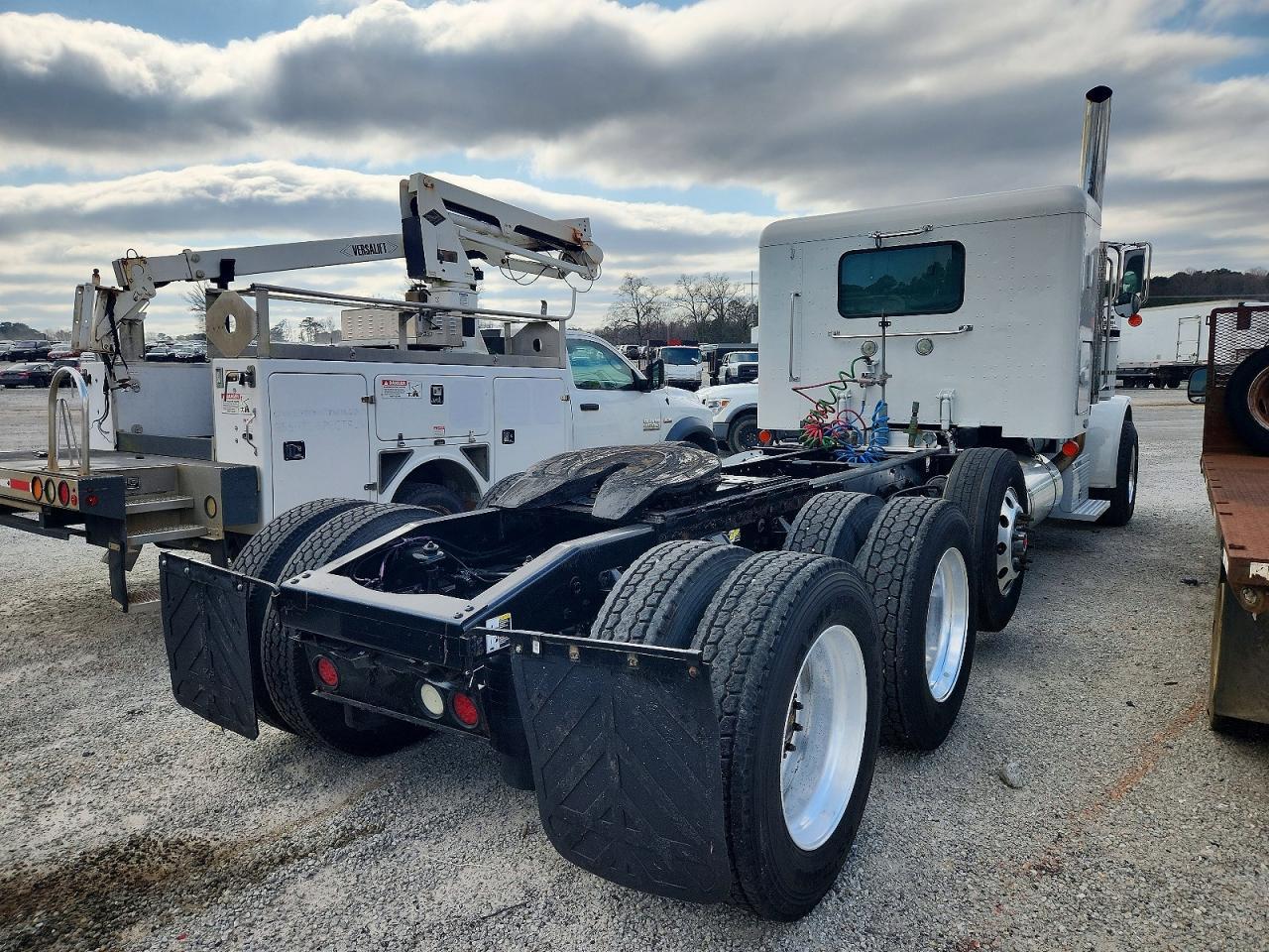 2009 Peterbilt 388 Semi Truck