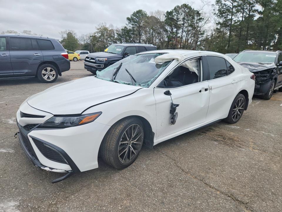 2024 Toyota Camry se