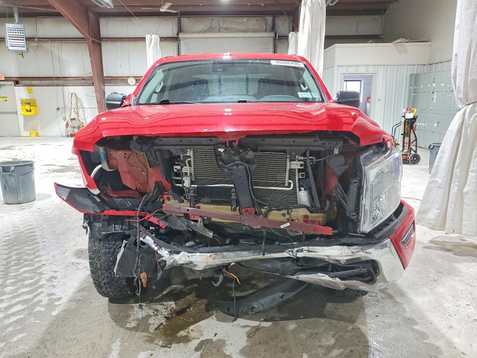 2022 Nissan Titan SV