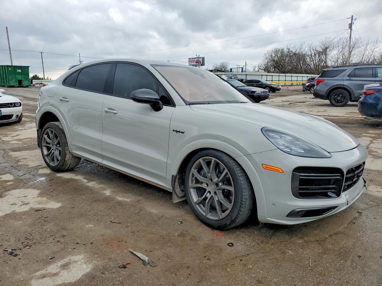 2022 Porsche Cayenne Turbo s e Hybrid Coupe