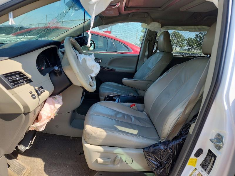 2011 Toyota Sienna xle 8-passenger