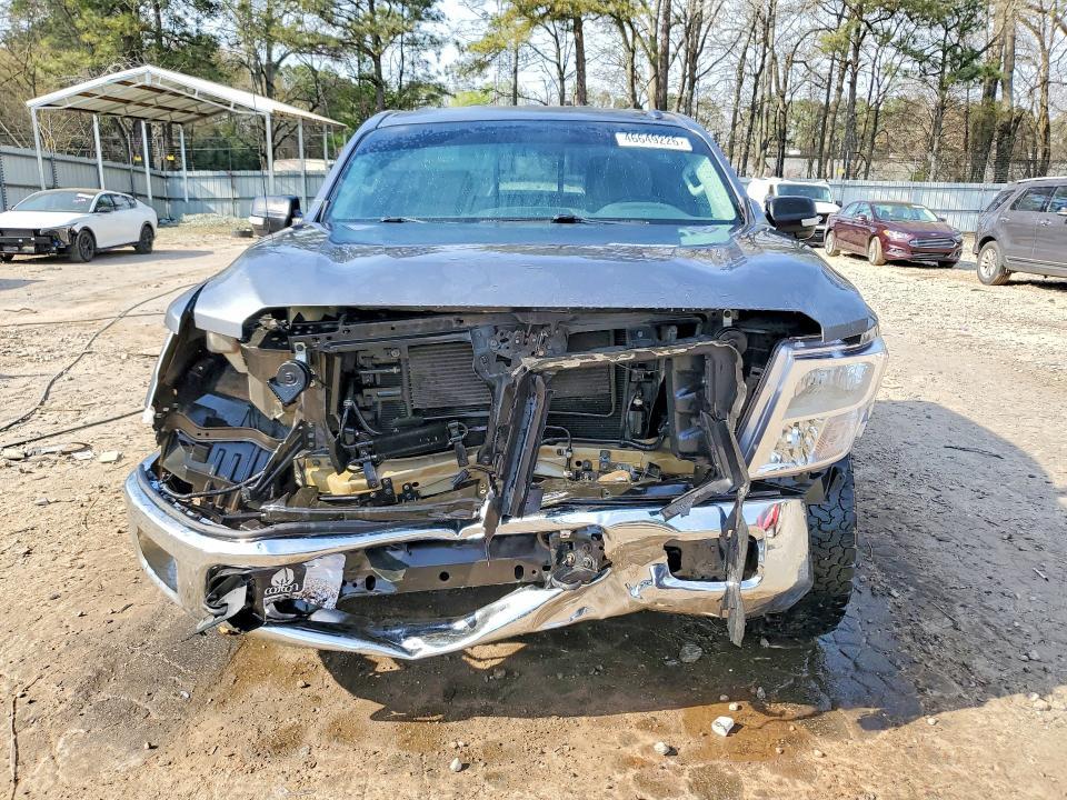 2017 Nissan Titan SV