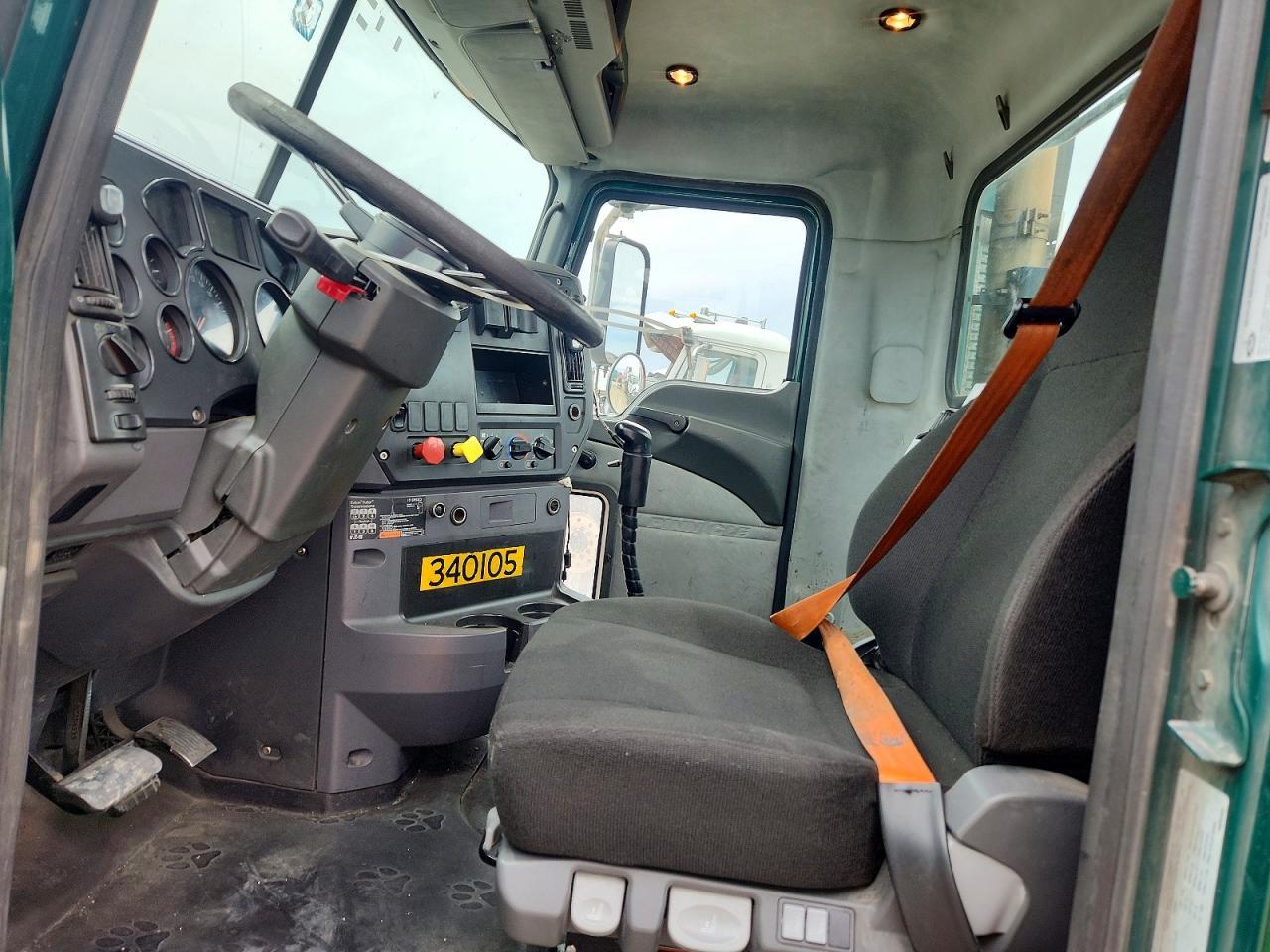 2015 Mack CXU612 Semi Truck