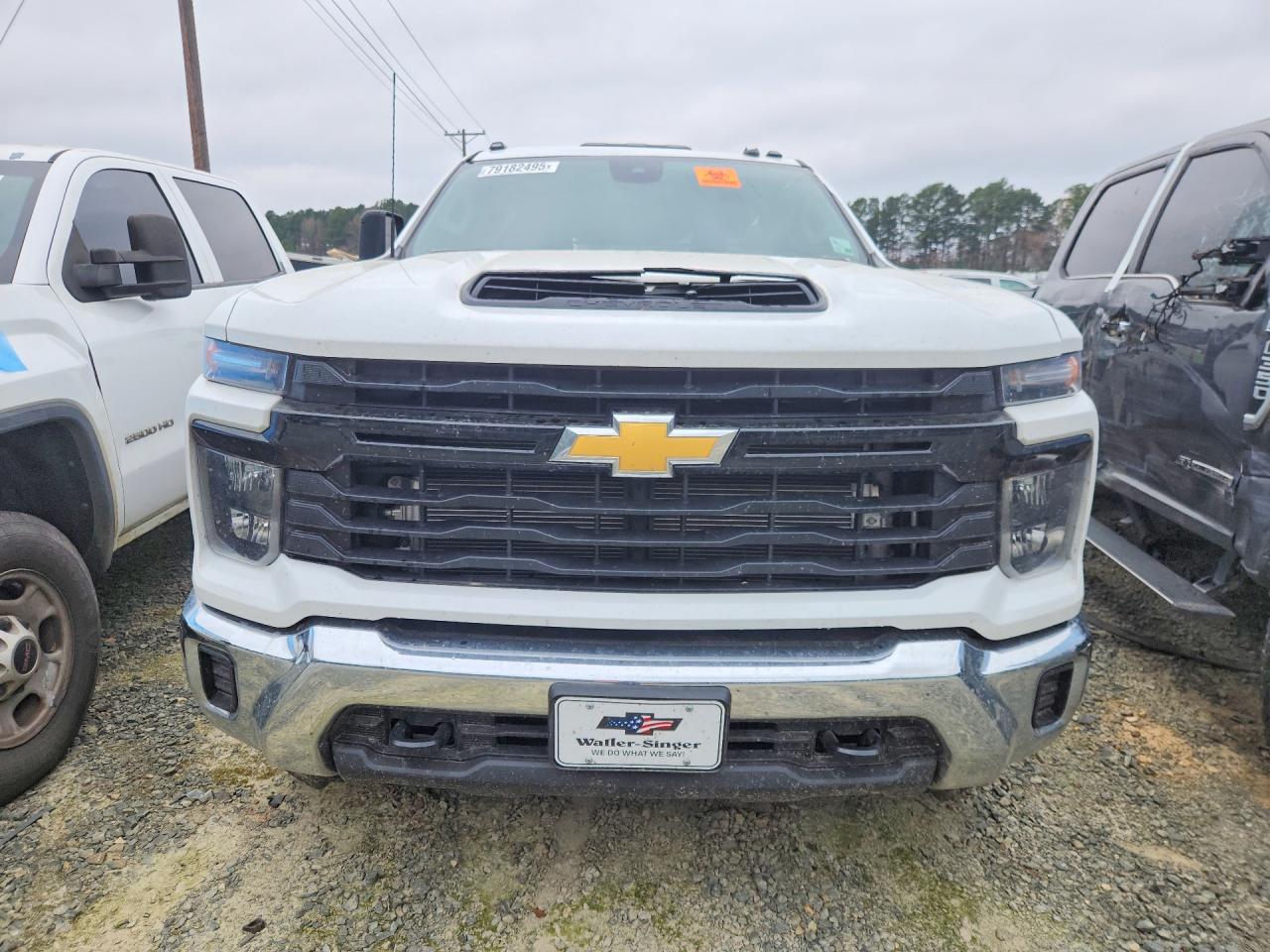 2025 Chevrolet Silverado HD Flatbed Truck