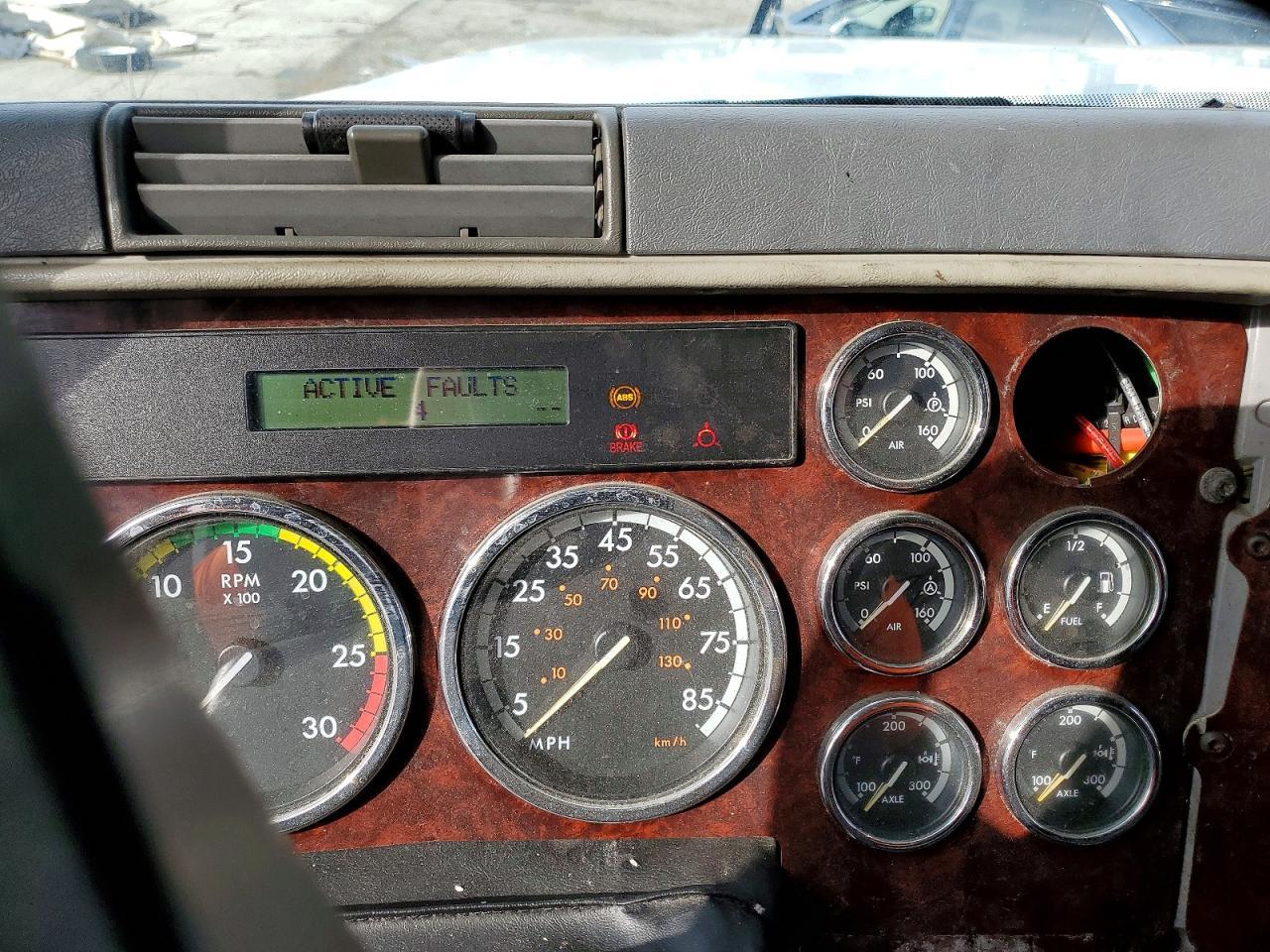 2014 Freigliner 2014 Freightliner Coronado Semi Truck