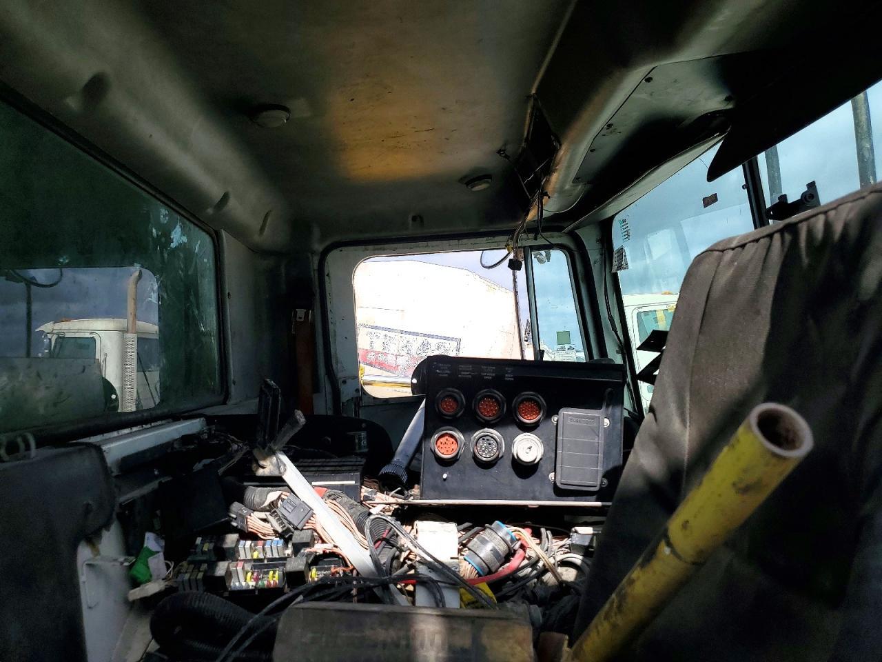 2010 Mack MRU600 Refuse Truck