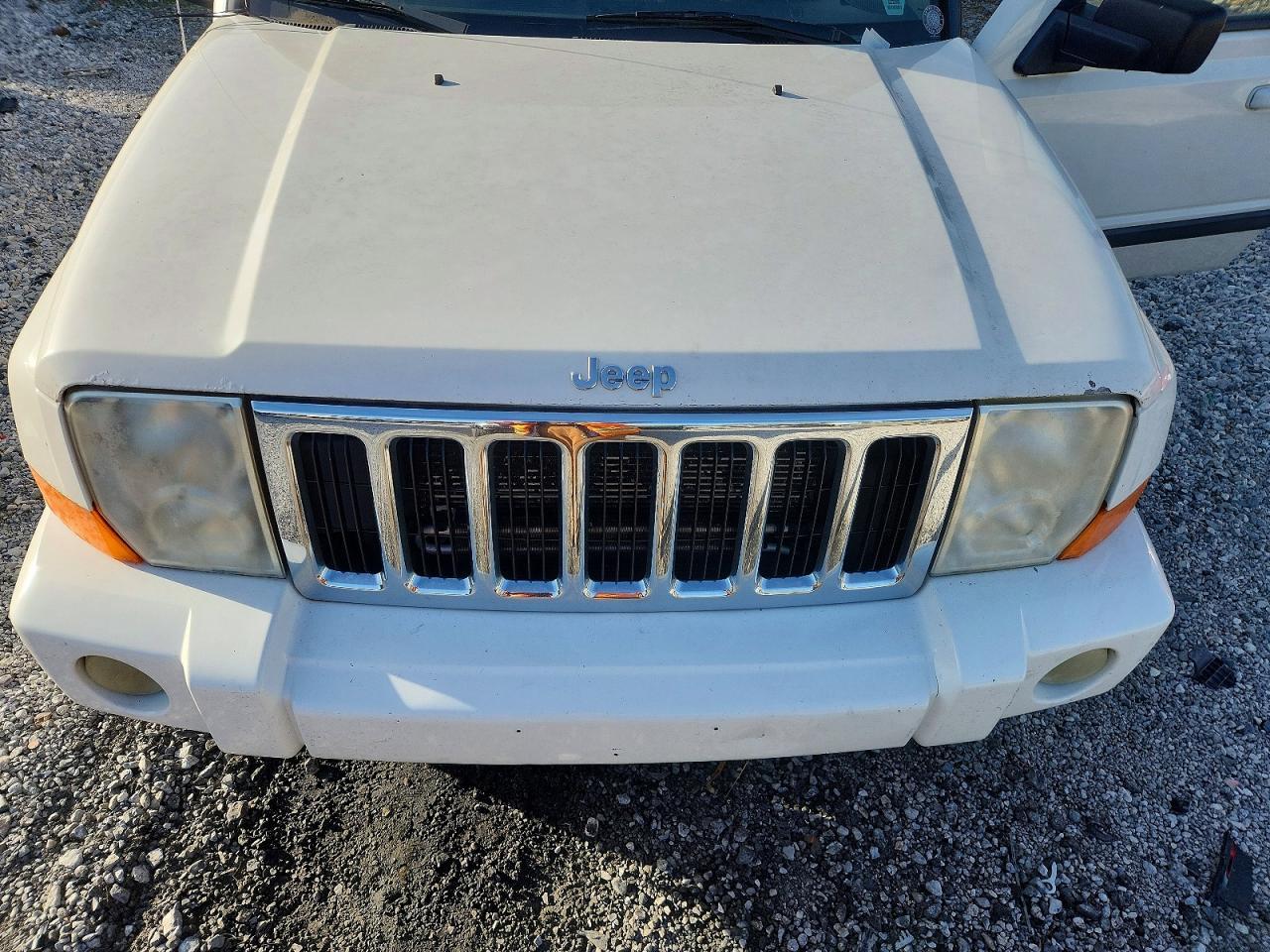 2008 Jeep Commander Sport