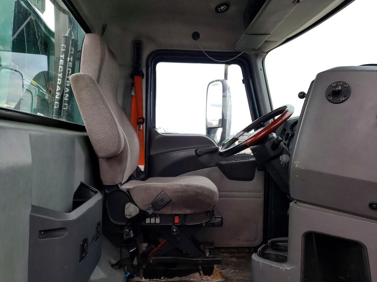 2017 Mack CXU612 Semi Truck