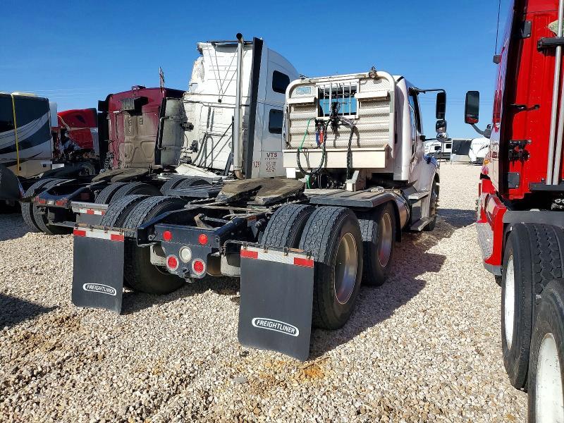 2016 Freightliner Business Class M2 Semi Truck
