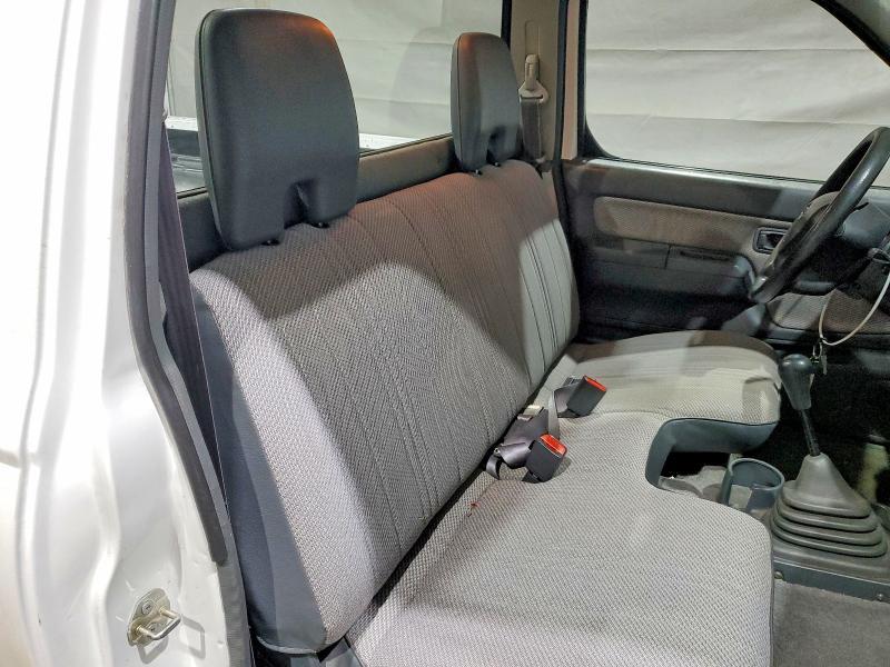 2001 Nissan Frontier XE