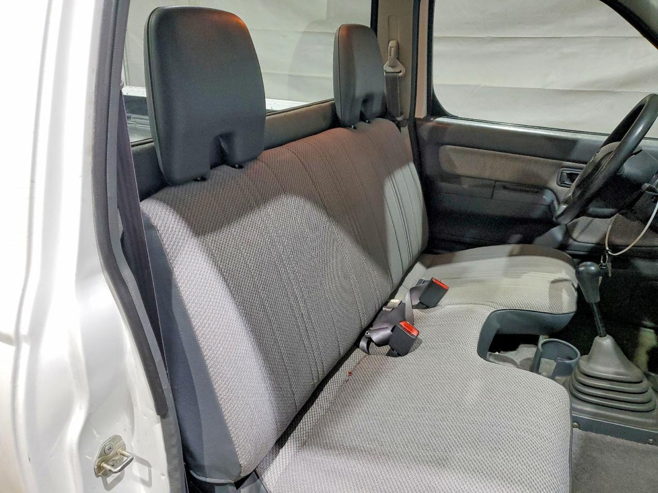 2001 Nissan Frontier XE