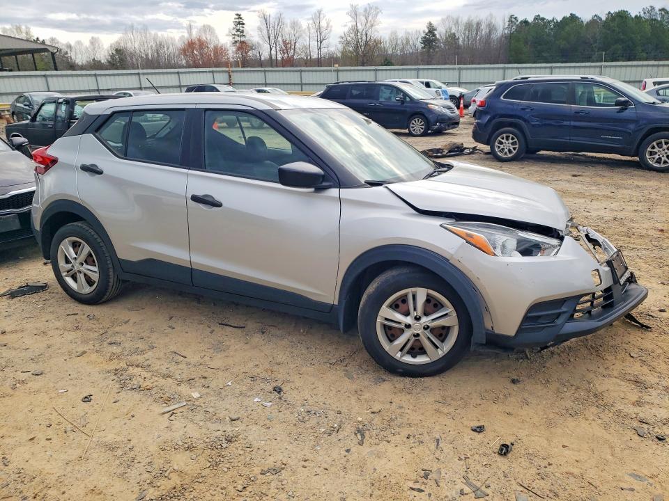 2020 Nissan Kicks s
